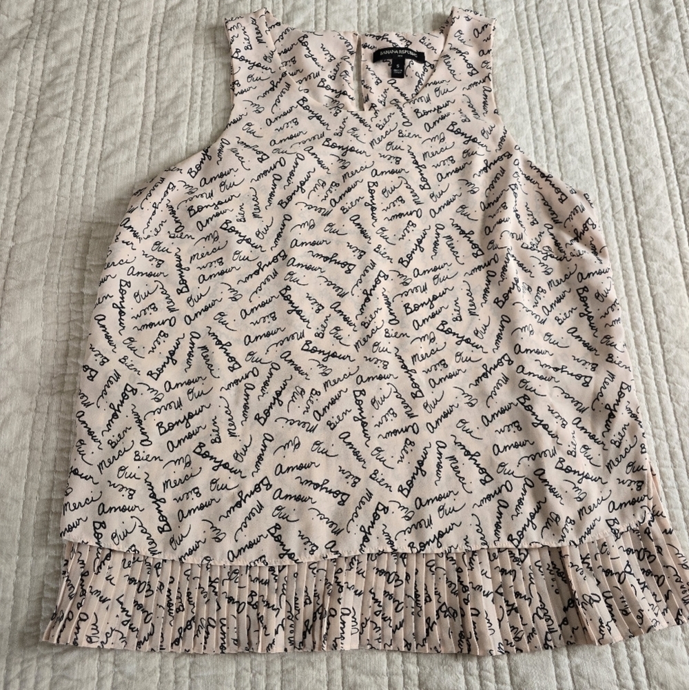 Banana Republic Women's Sleeveless Top with Text Print